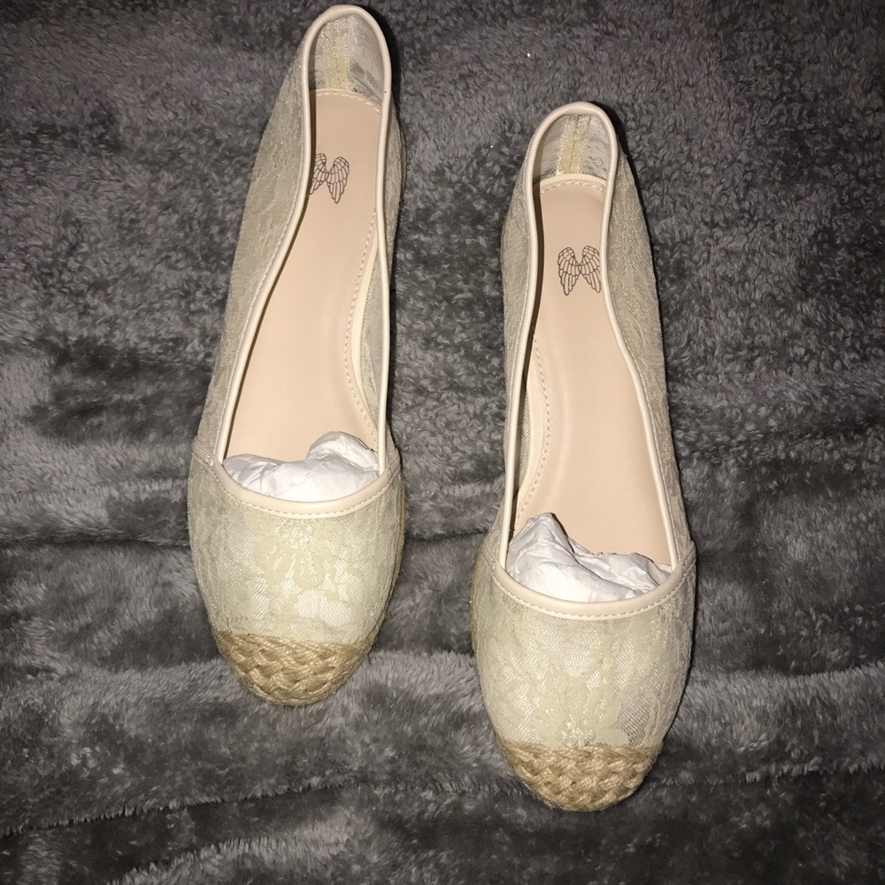 Never Worn Victoria secret Flats. 8.5